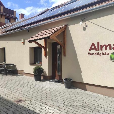 Hotel Alma Vendégház Veszprém Exterior foto
