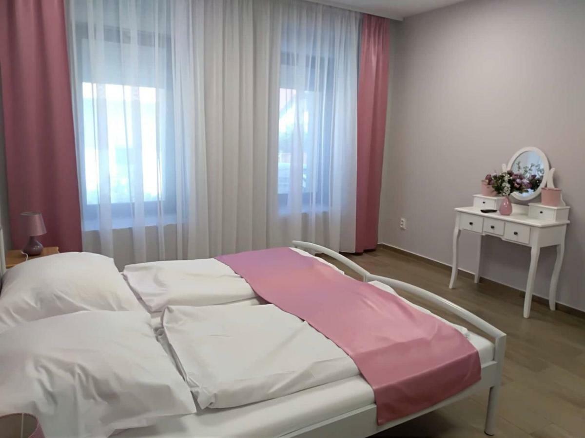 Hotel Alma Vendégház Veszprém Exterior foto
